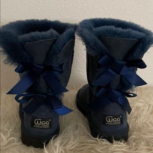 Ugg’s in navy blue size 6